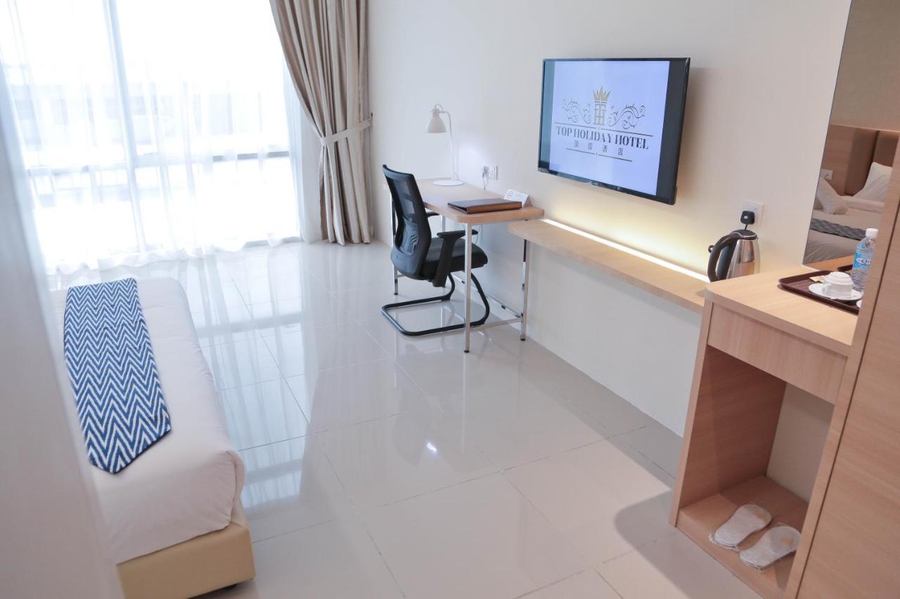 Top Holiday Hotel เซอรีเคมบางัน ภายนอก รูปภาพ