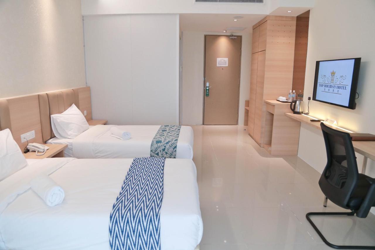 Top Holiday Hotel เซอรีเคมบางัน ภายนอก รูปภาพ