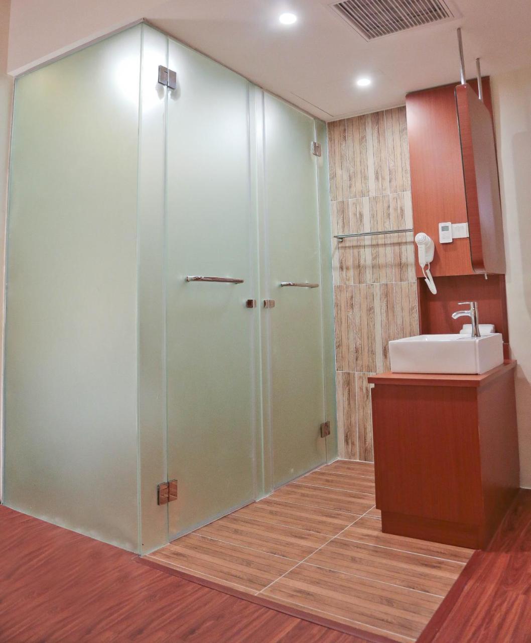 Top Holiday Hotel เซอรีเคมบางัน ภายนอก รูปภาพ