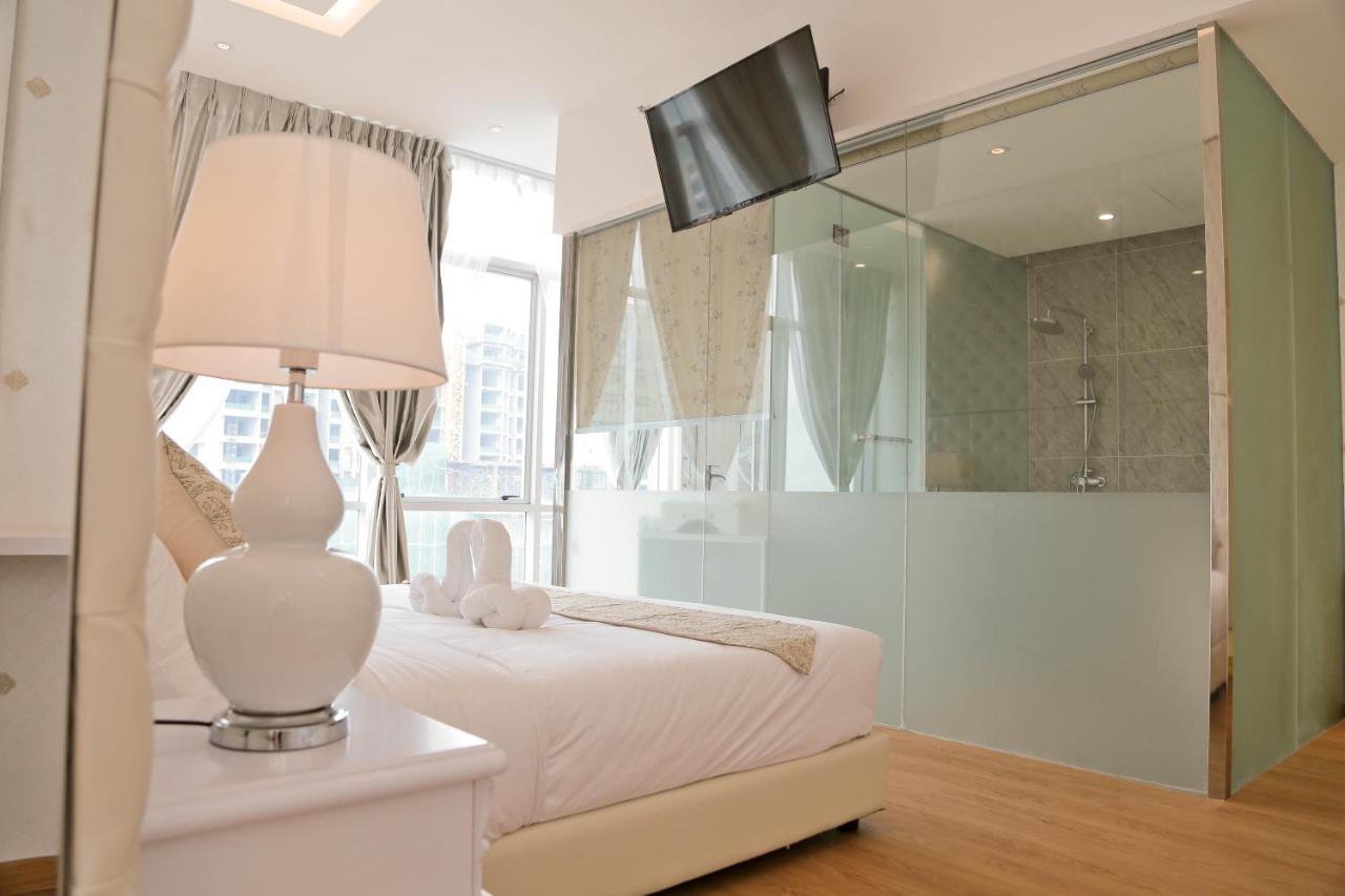 Top Holiday Hotel เซอรีเคมบางัน ภายนอก รูปภาพ