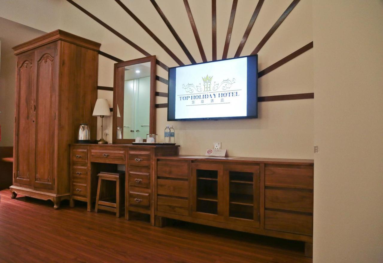 Top Holiday Hotel เซอรีเคมบางัน ภายนอก รูปภาพ