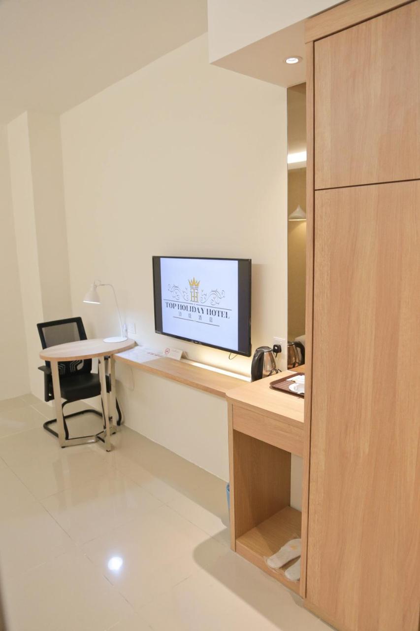 Top Holiday Hotel เซอรีเคมบางัน ภายนอก รูปภาพ