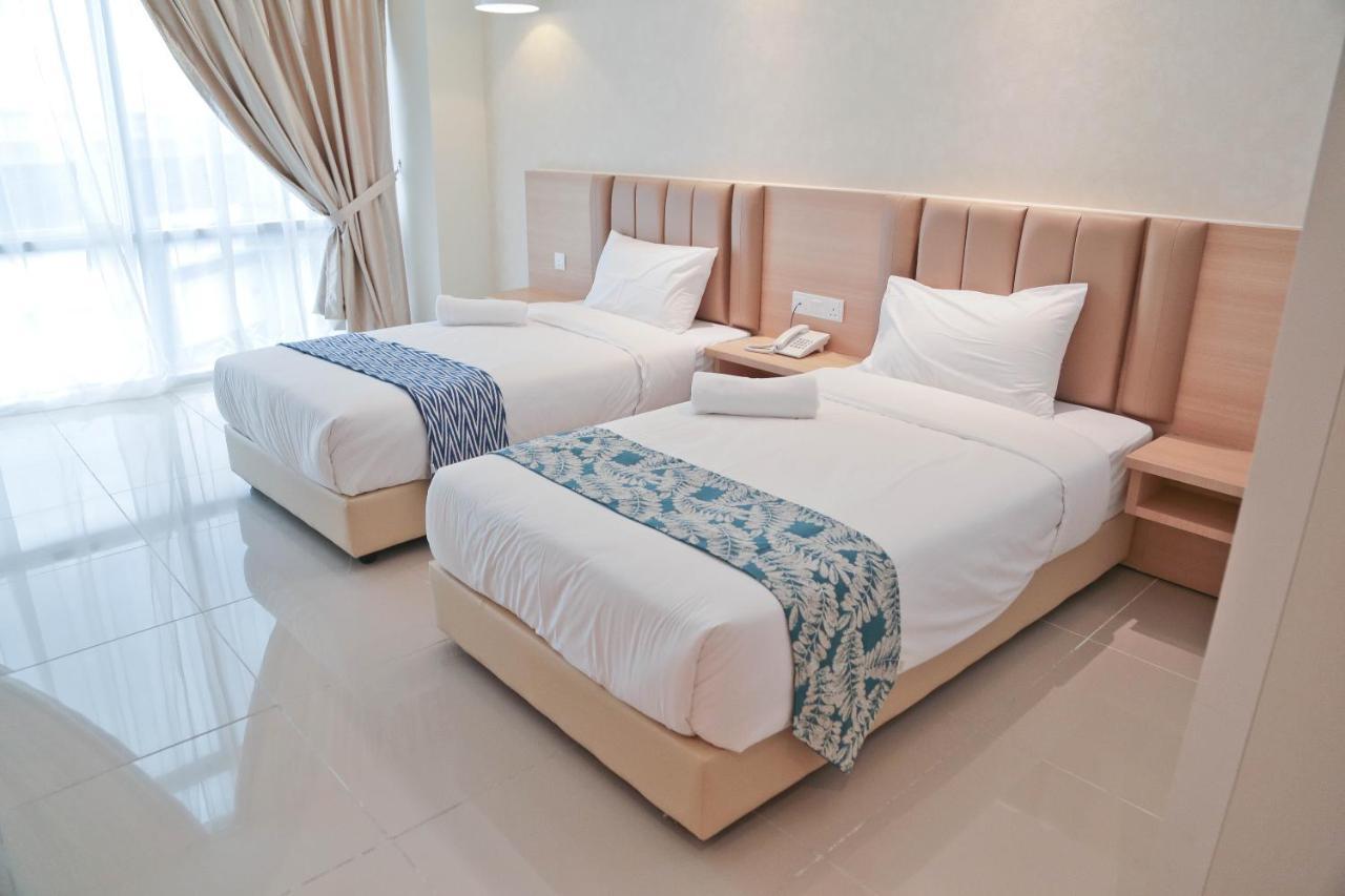 Top Holiday Hotel เซอรีเคมบางัน ภายนอก รูปภาพ